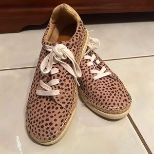 Spotted sneakers! Perfect addition for fall 🍂